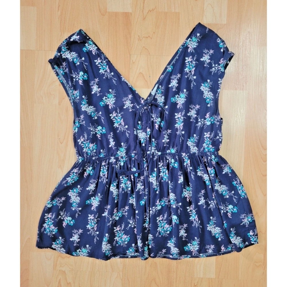 Kismet floral v-neck top